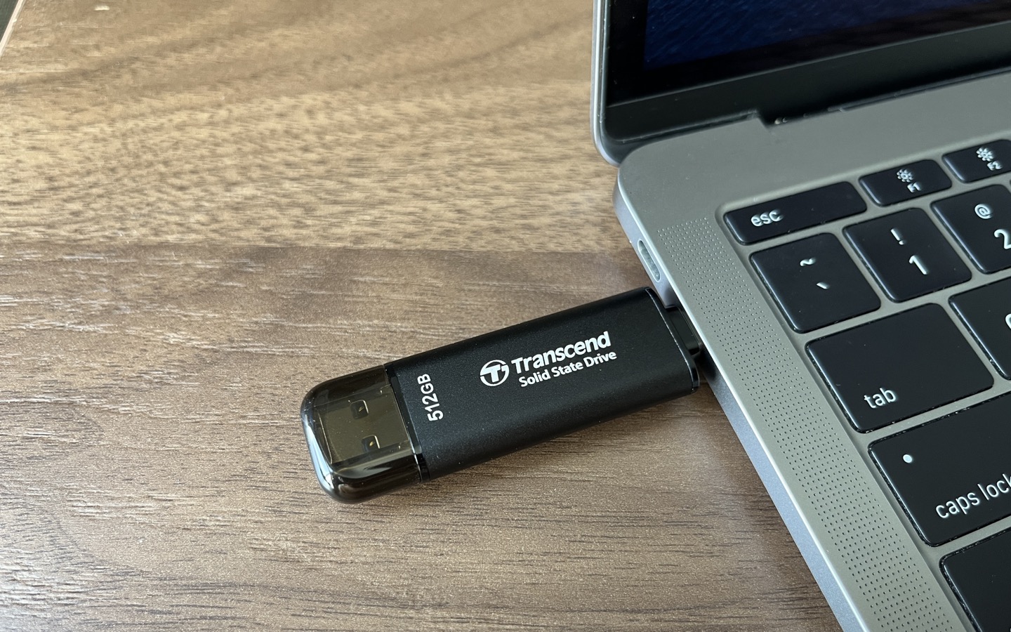 Review SSD di động Transcend ESD310C nhỏ như USB