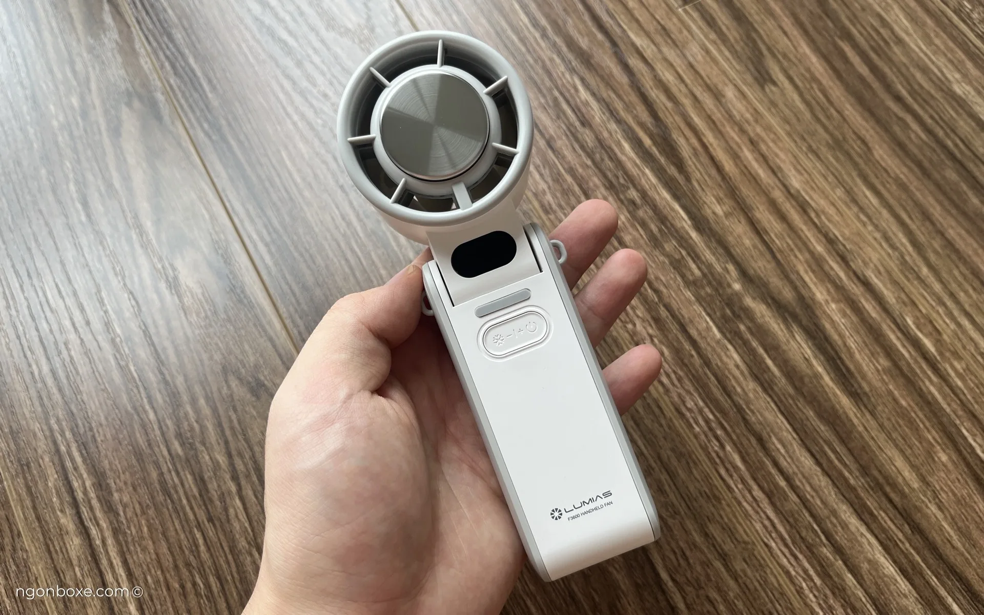 review-quat-cam-tay-tich-dien-lumias-f3600