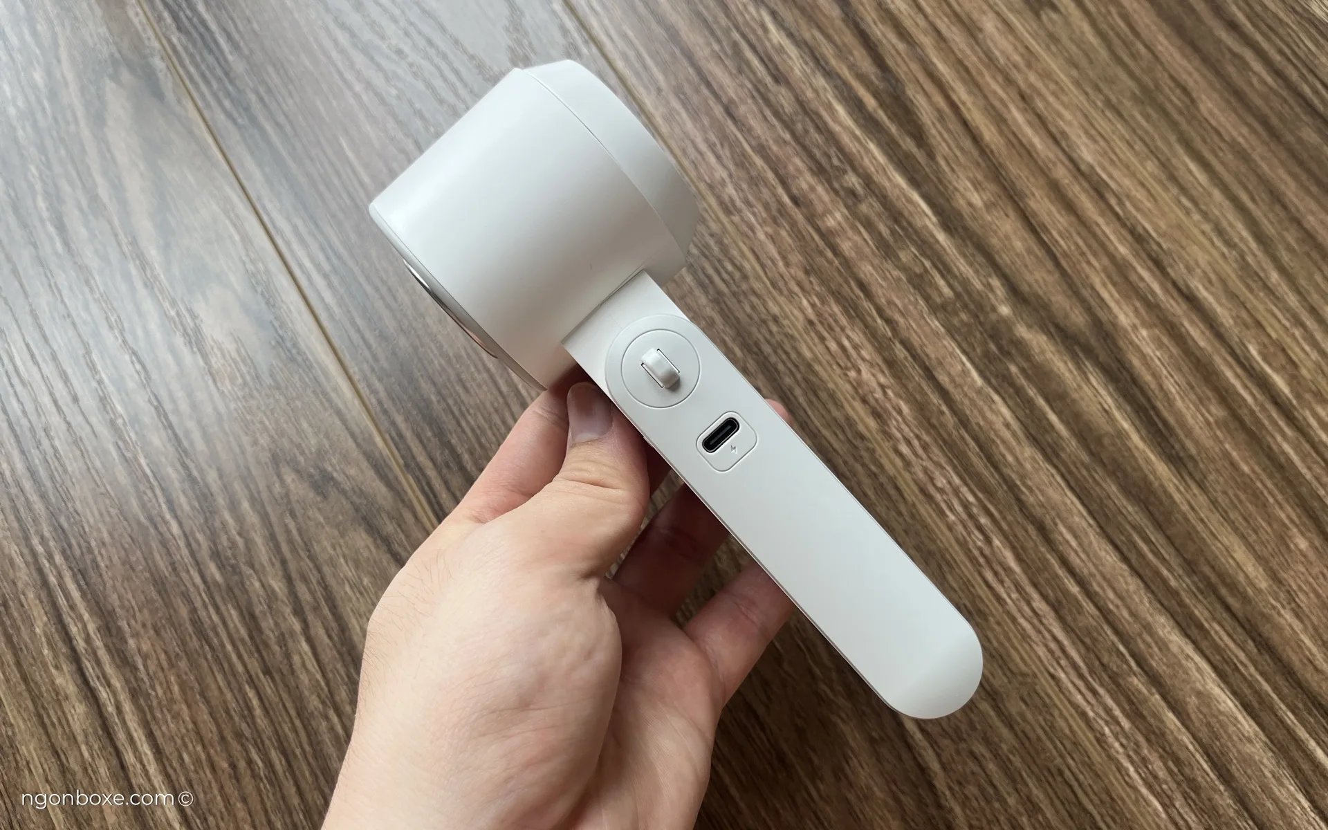 review-quat-cam-tay-tich-dien-lumias-f3600