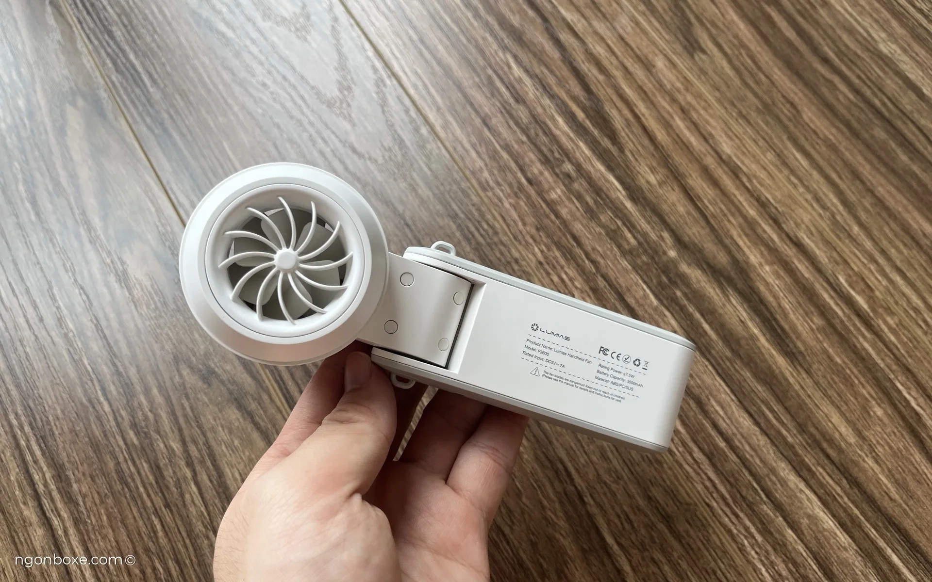 review-quat-cam-tay-tich-dien-lumias-f3600