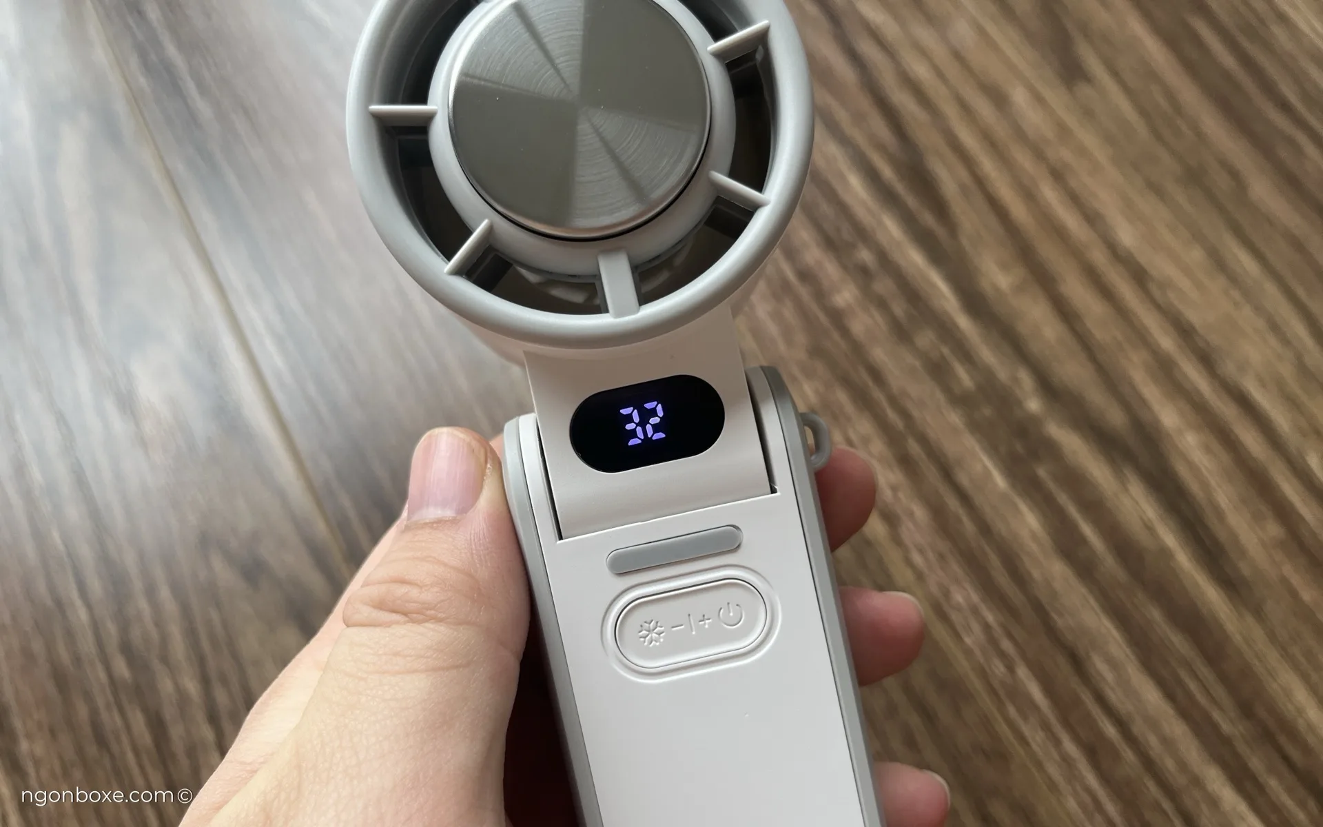 review-quat-cam-tay-tich-dien-lumias-f3600