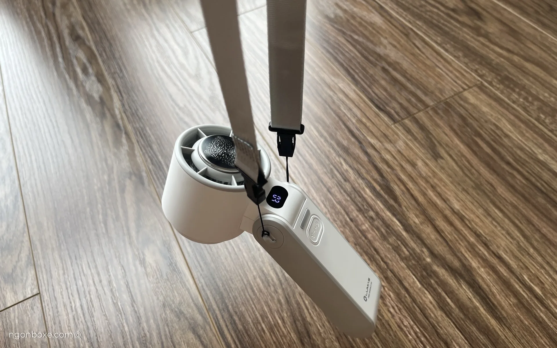 review-quat-cam-tay-tich-dien-lumias-f3600
