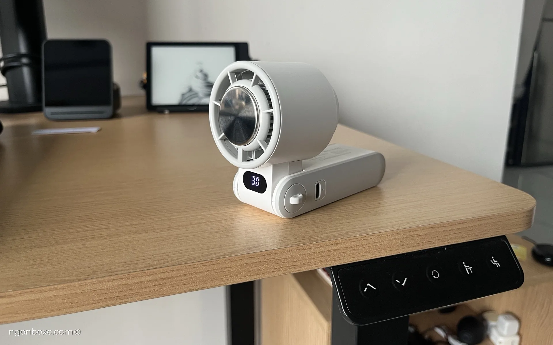 review-quat-cam-tay-tich-dien-lumias-f3600