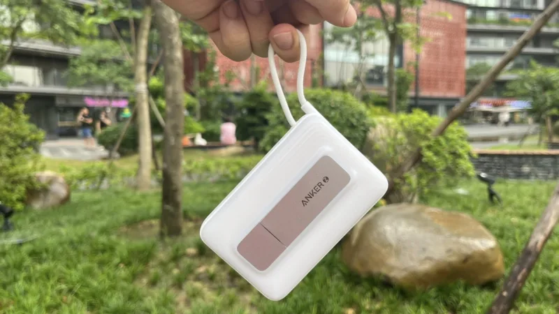 Trên tay Pin dự phòng Anker Zolo 10,000 mAh sạc không dây nam châm A1685