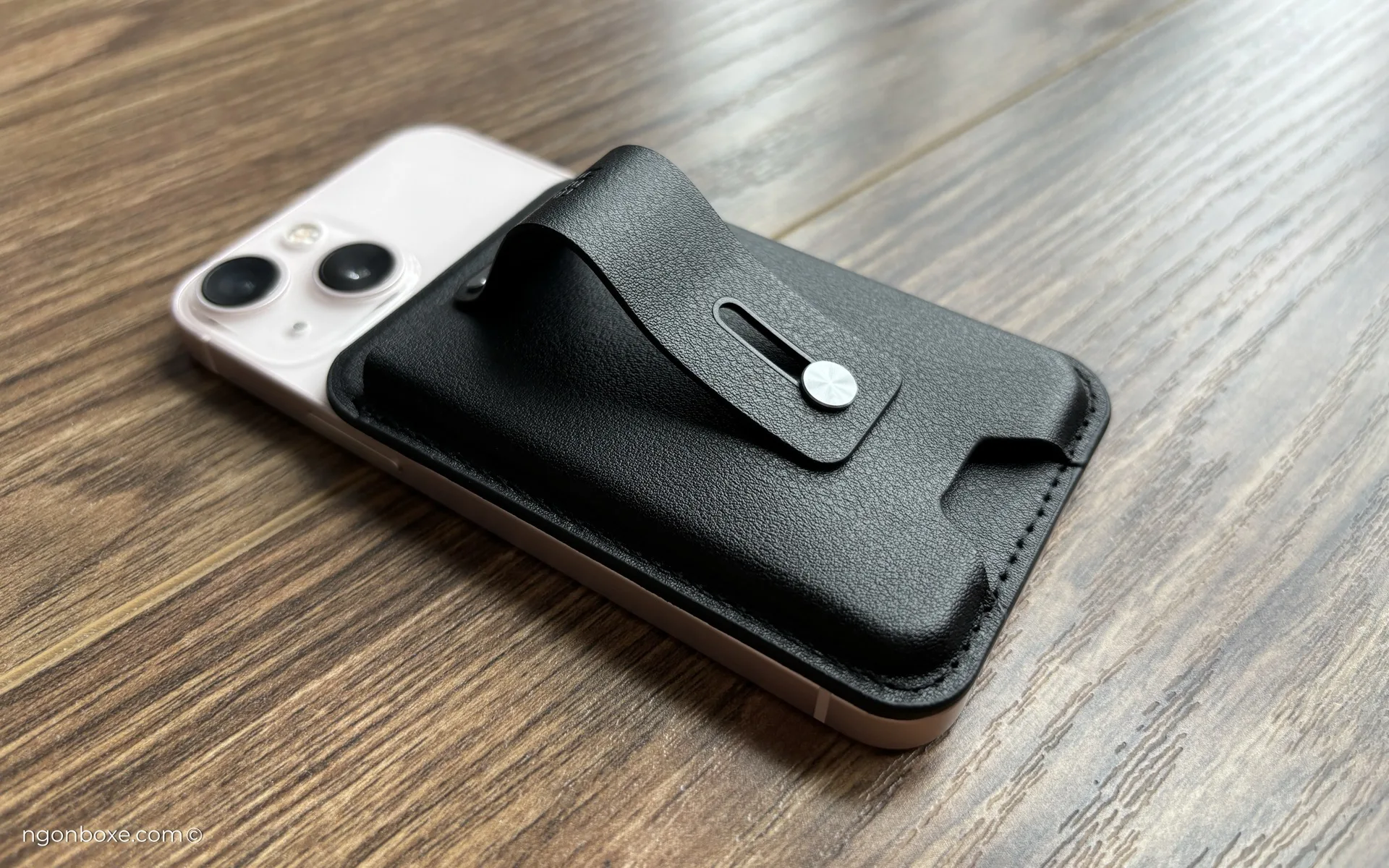 Review ví đựng thẻ ESR Halolock Magnetic Wallet